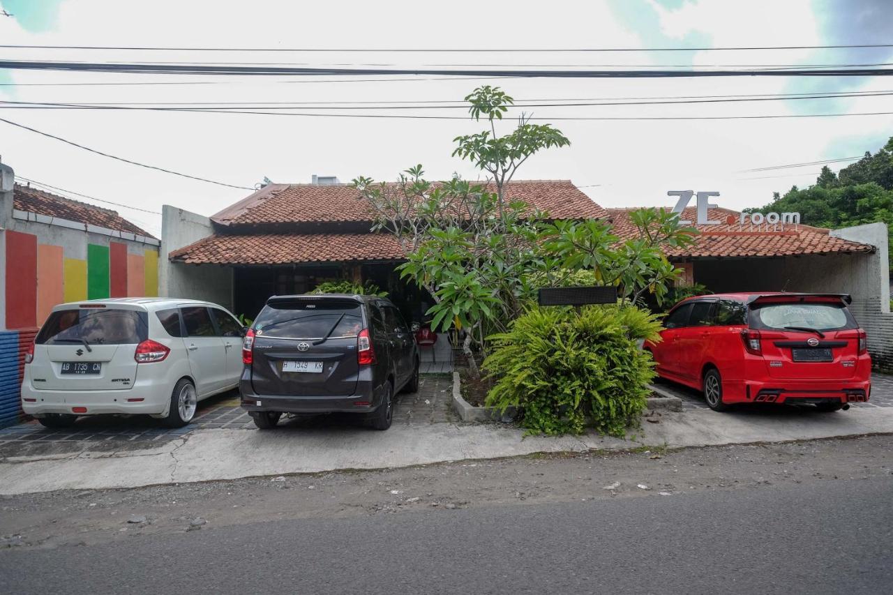 Hotel Reddoorz Near Lotte Mart Maguwoharjo Yogyakarta Zewnętrze zdjęcie