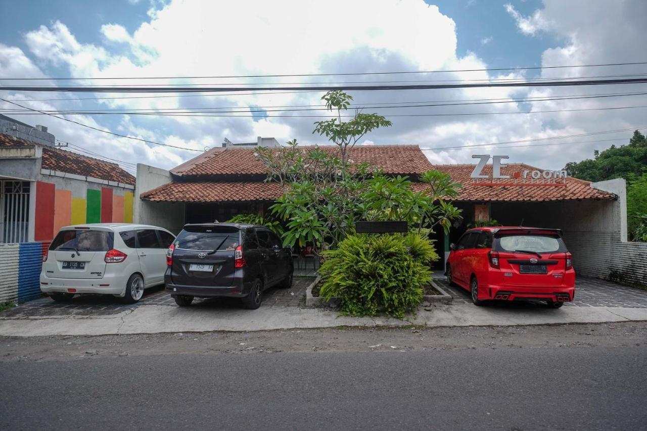 Hotel Reddoorz Near Lotte Mart Maguwoharjo Yogyakarta Zewnętrze zdjęcie