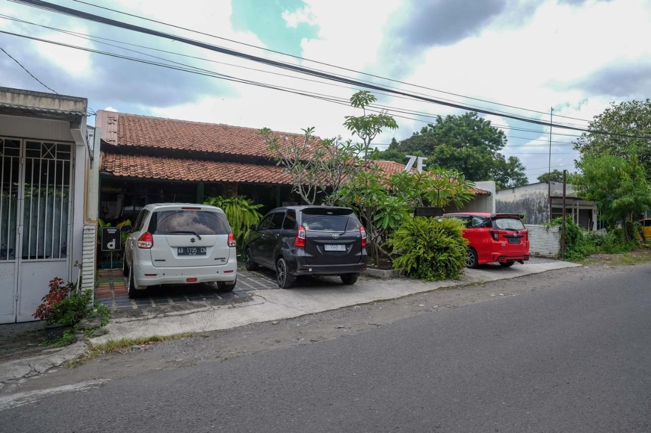 Hotel Reddoorz Near Lotte Mart Maguwoharjo Yogyakarta Zewnętrze zdjęcie